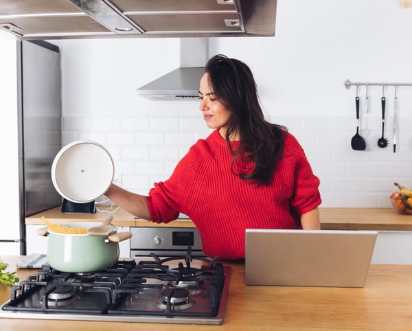 mujer-cocinado